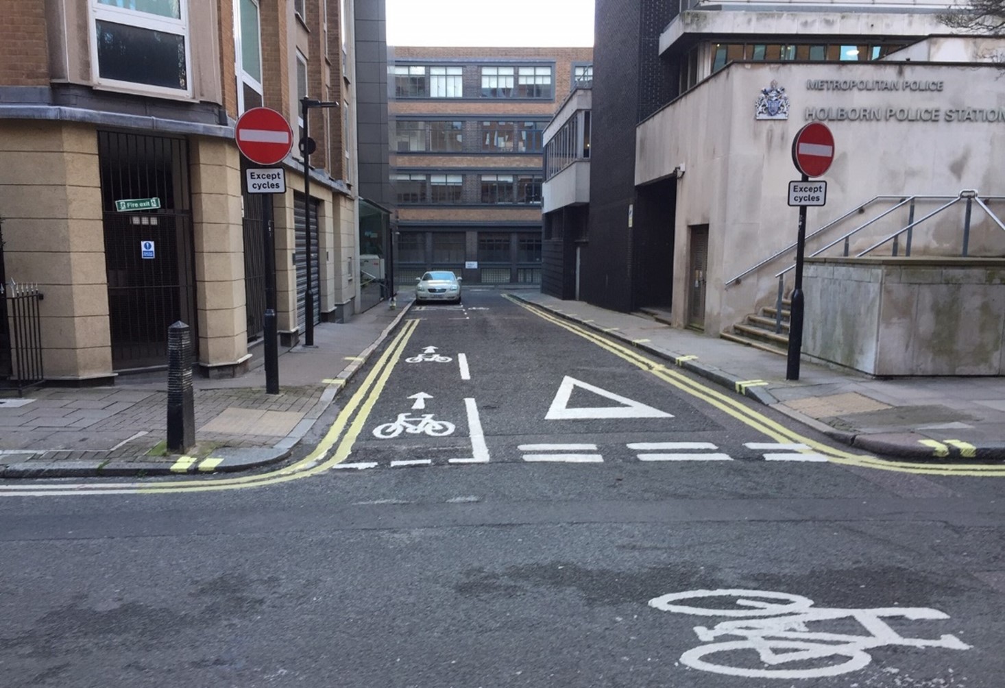 Image of Richbell Place with two way cycling signs